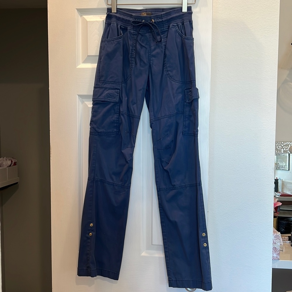 Jaanuu. Scrub pants.